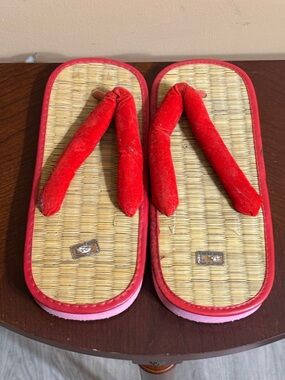 Red Zori Sandals Flip Flops L 10 1/2 Made in Taiwan